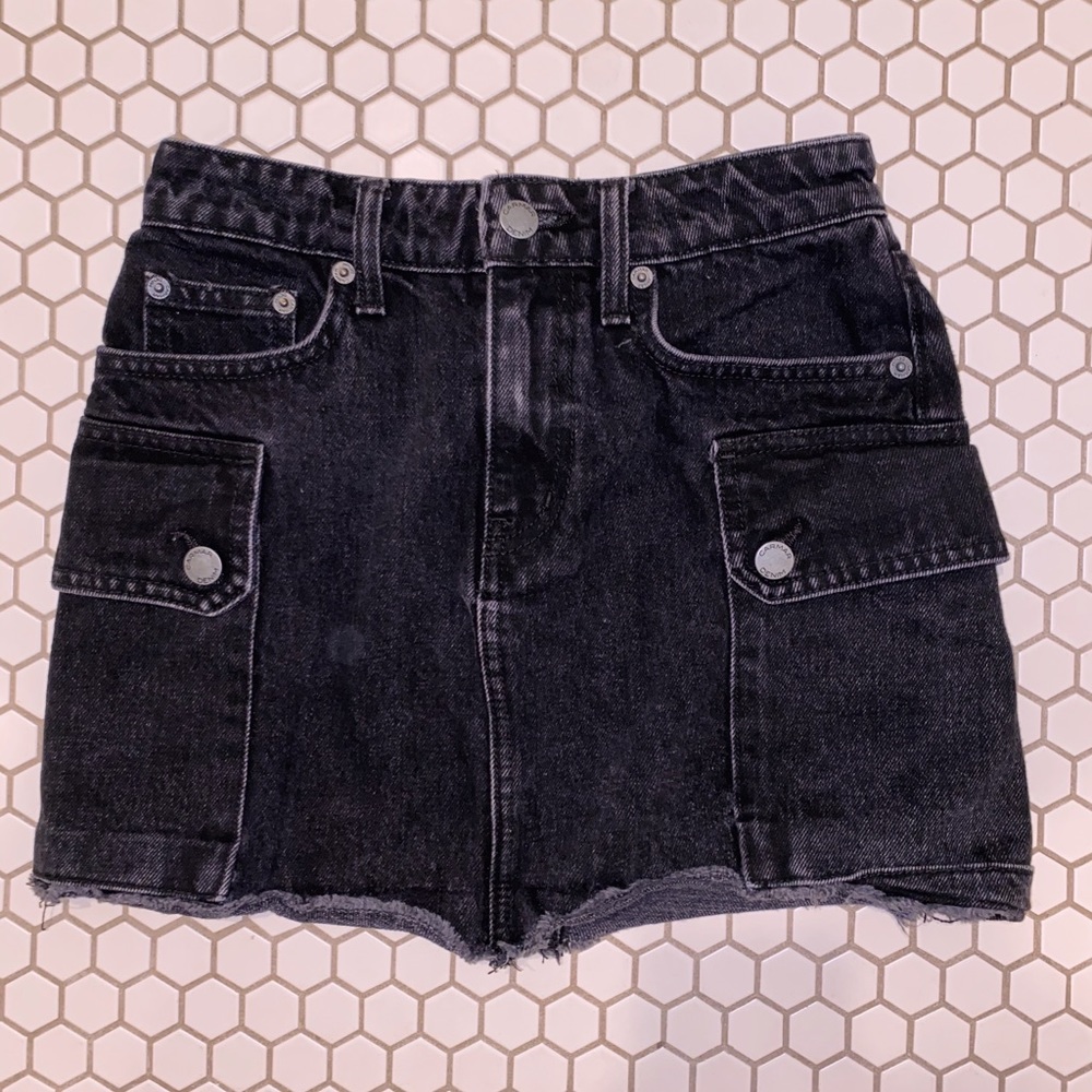 Black cargo skirt!